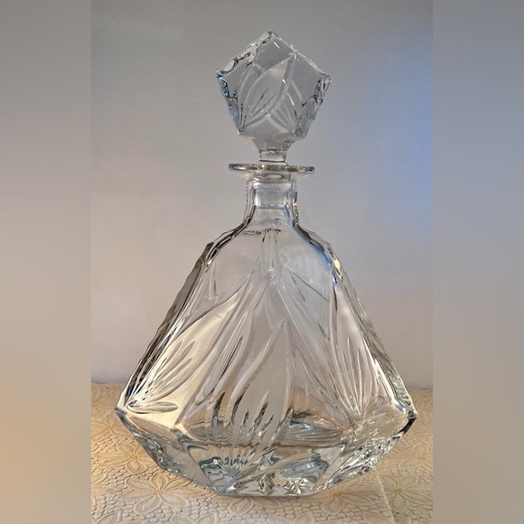Godinger Dublin Collection Triangular Crystal Whiskey Liquor Decanter 61 ml - Picture 2 of 8